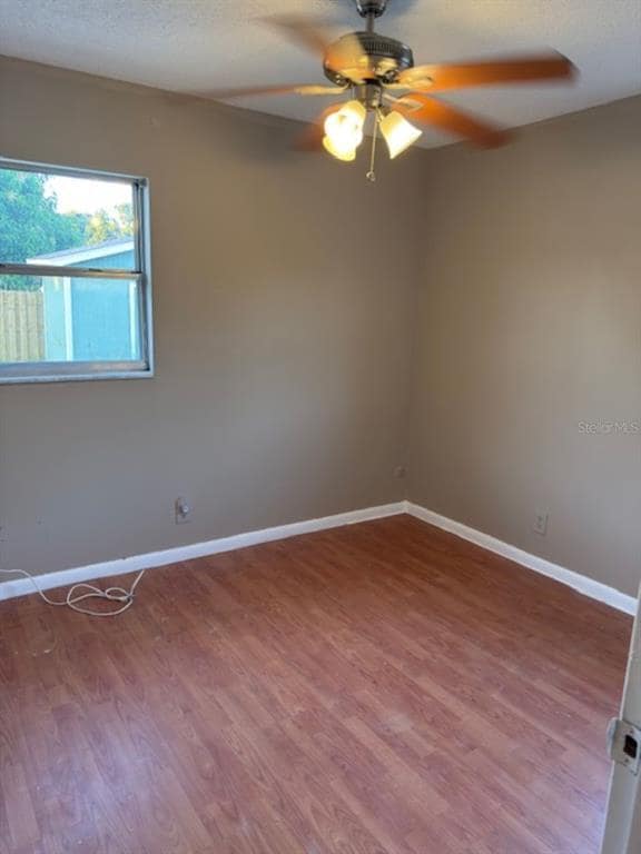 Building Photo - 4409 W Varn Ave