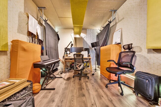 Building Photo - 17969 Collins St