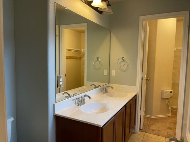 Building Photo - Lovely Home in Cedar Park Town Center
