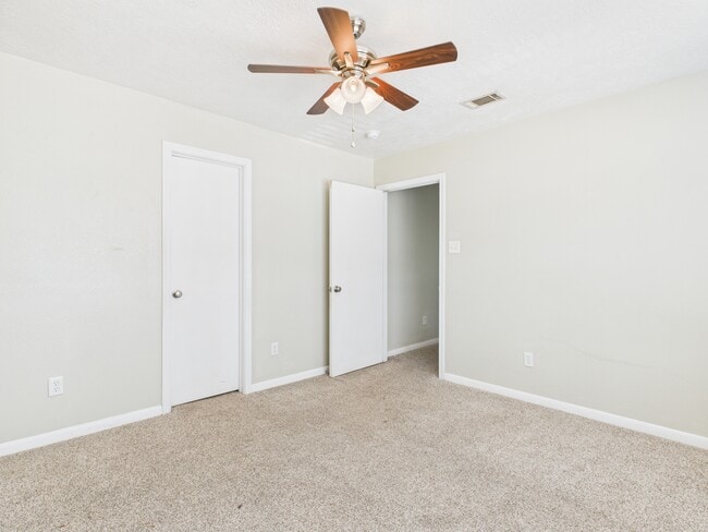 Building Photo - 1812 W Villa Maria Rd