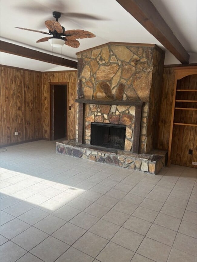 Building Photo - Let us welcome you home! Now available to rent!