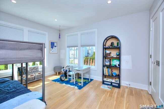 Building Photo - 26 Island Way