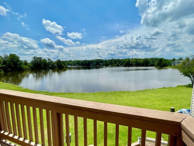 Building Photo - 3-Bed, 3-Bath Townhouse In Lands End