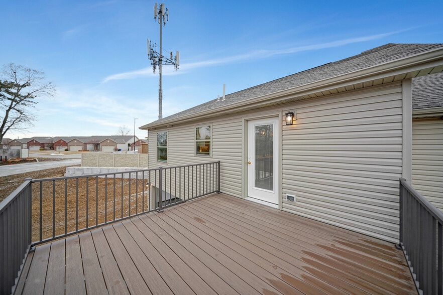 Deck - 8195 Regent Dr