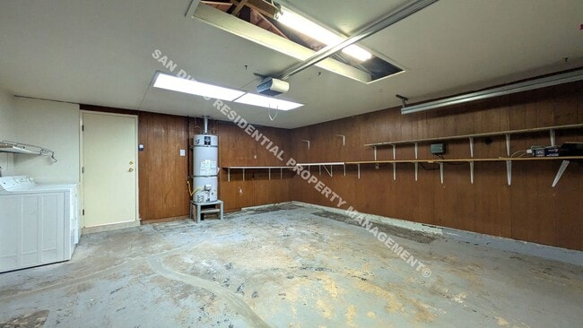 Building Photo - Spacious 3-Bedroom, 2-Bath Home Near the B...