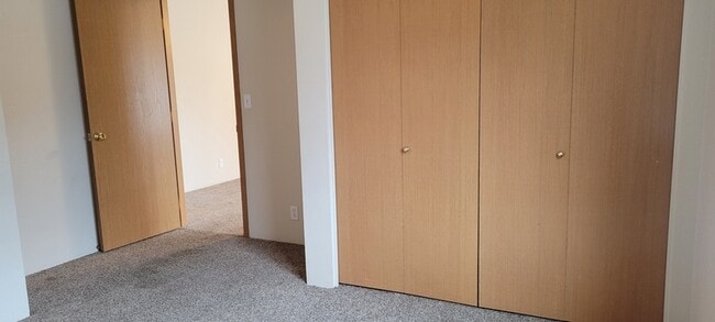 Building Photo - 228 SW Westholm Ave