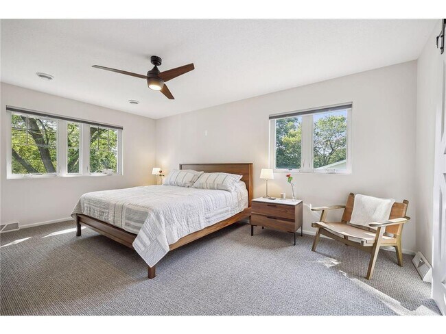 Building Photo - 18620 26th Ave N