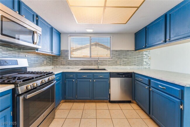 Building Photo - 6913 W Quail Hollow Dr
