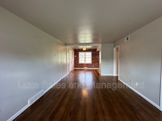 Building Photo - 133 W. Jarman Drive