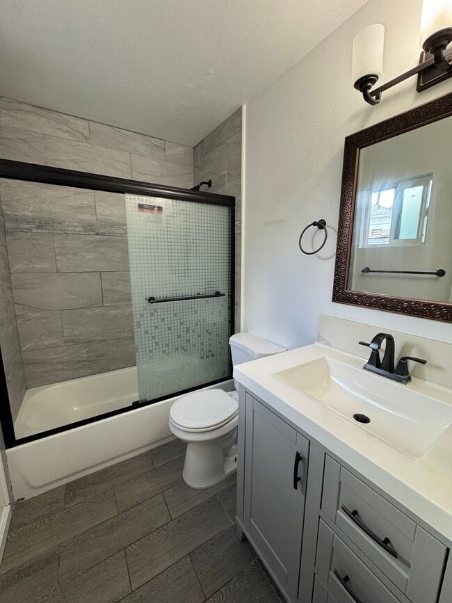 Building Photo - 4 Bedroom House in El Cajon