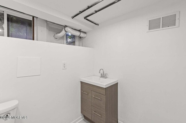 Building Photo - 1001 Norwood Ave