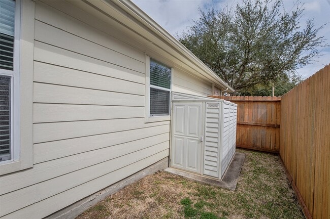 Building Photo - 863 Sierra Brook Ln