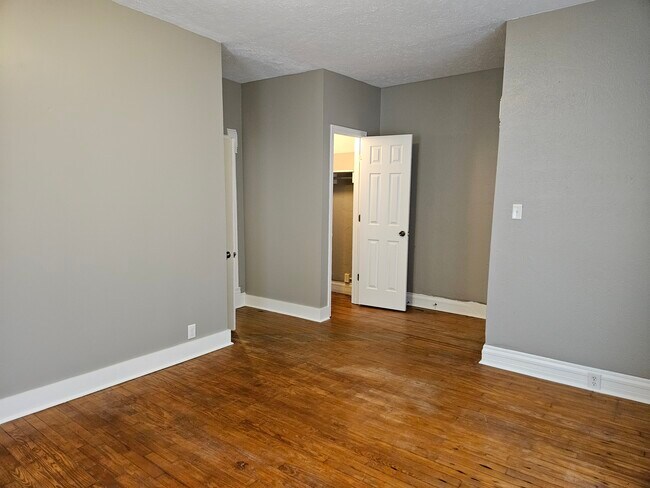 Building Photo - 1444 Main St