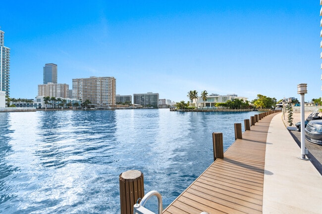 Building Photo - 121 Golden Isles Dr