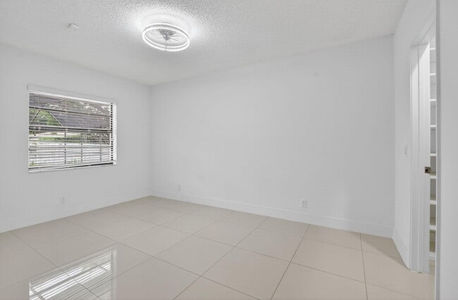 Building Photo - 488 NW 13th St