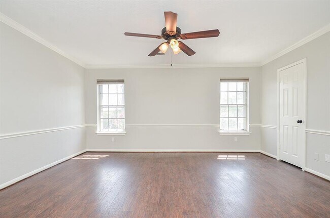 Building Photo - 940 Wycliffe Dr