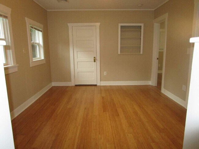 Building Photo - Charming 2-Bedroom Home in the Heart of Downtown Gig Harbor