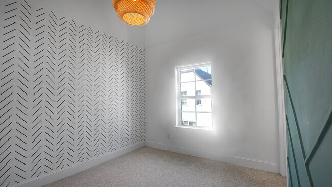 Building Photo - 4018 University Grove St