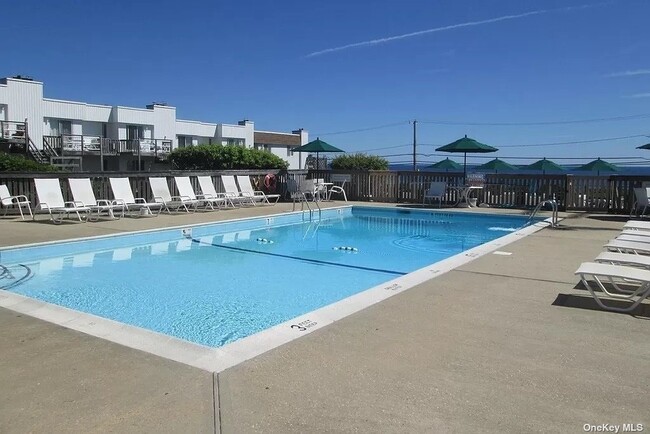Building Photo - 707 Old Montauk Hwy