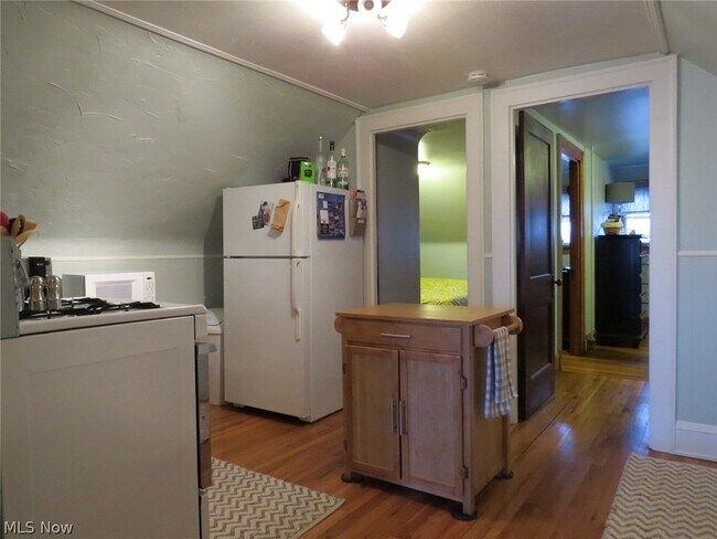 Building Photo - 13834 Clifton Blvd