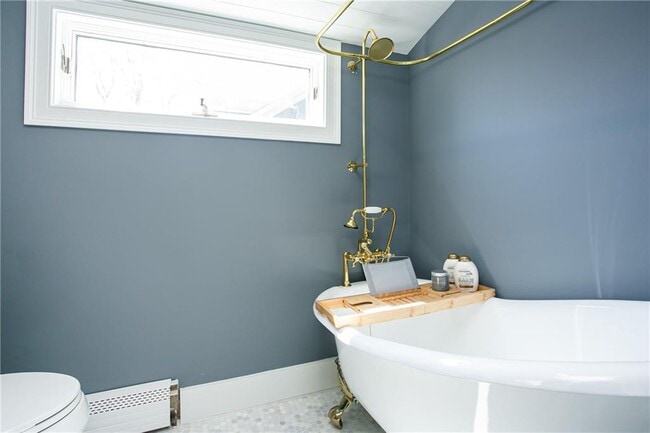 Building Photo - 5 Cherry St