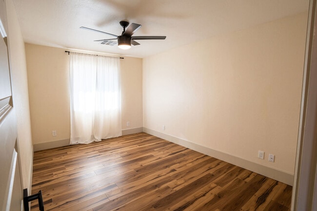 Building Photo - 8428 W Heatherbrae Dr