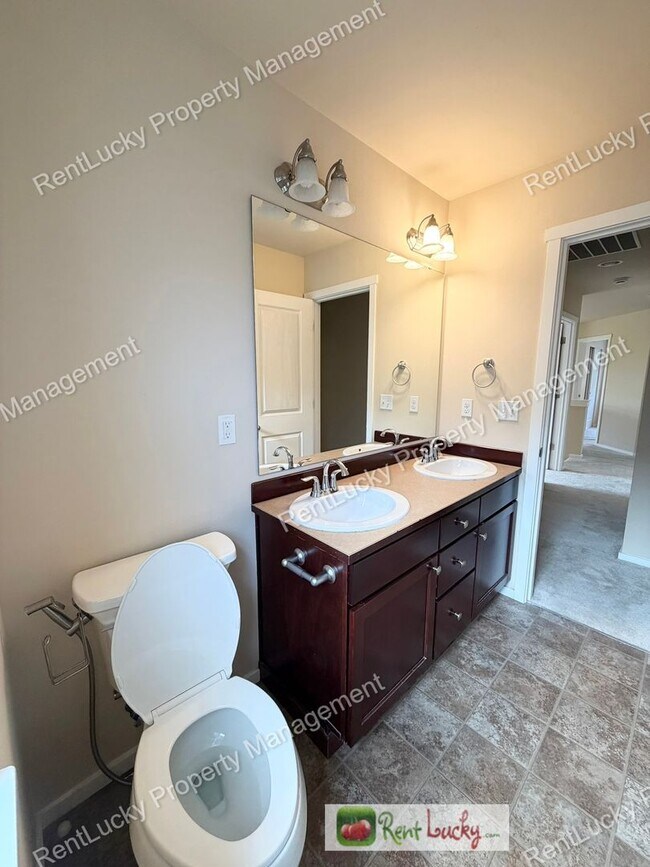 Building Photo - Amazing 5 Bedroom Home in Bothell with Gorgeous Finishes and Large Family Room!