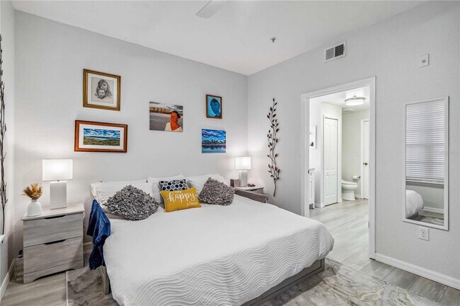 Building Photo - 4106 Central Sarasota Pkwy