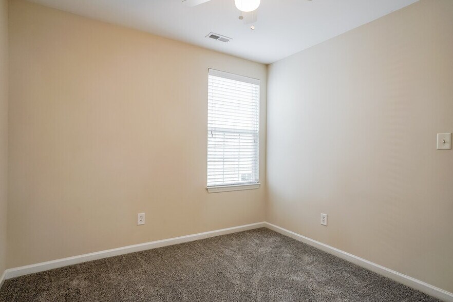 Building Photo - 529 Ashgreen Ct