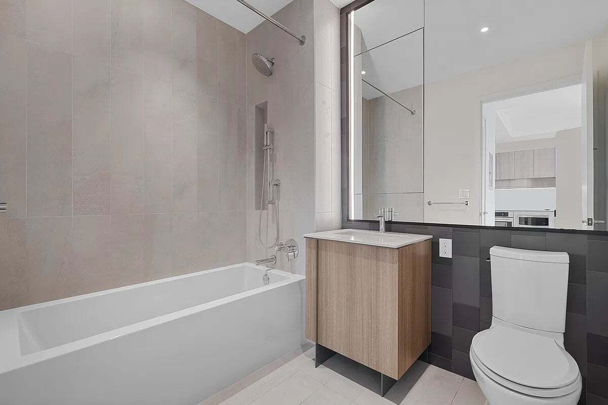 Building Photo - 171 Chrystie St