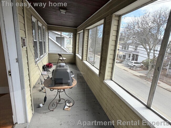 Building Photo - 27 Conwell Ave