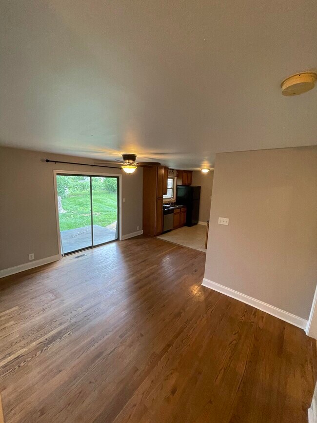 Dining area and kitchen - 749 Aeronca Rd NW