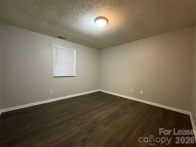 Building Photo - 304 Palm St