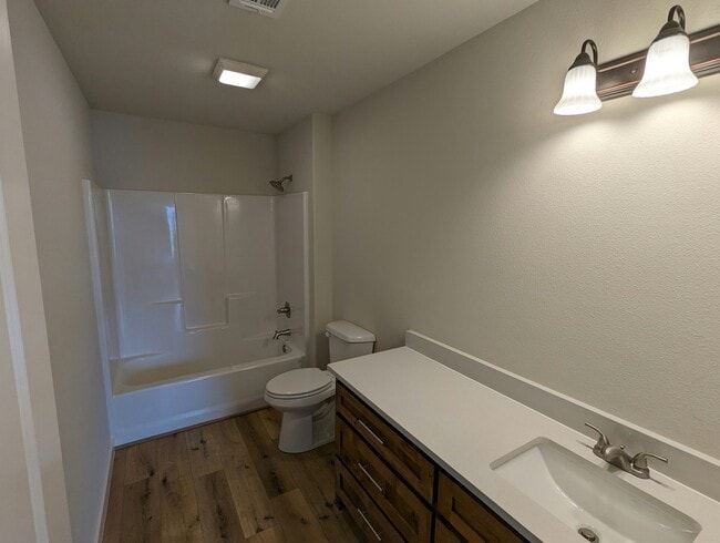 Building Photo - 141 S Bluff Ave