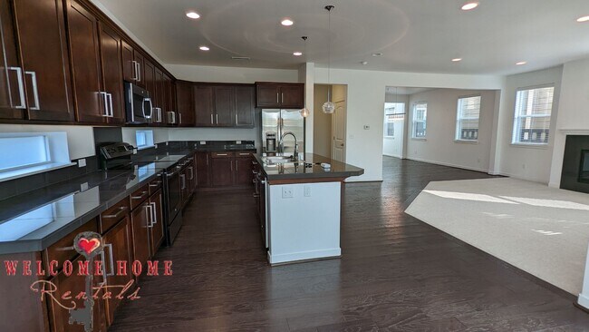 Building Photo - Beautiful open floorplan with FOUR large b...