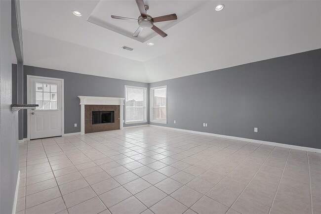 Building Photo - 9631 Highland Pointe Dr