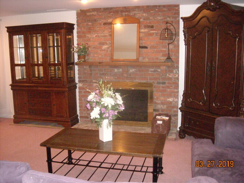 Building Photo - 170 Mill Plain Rd