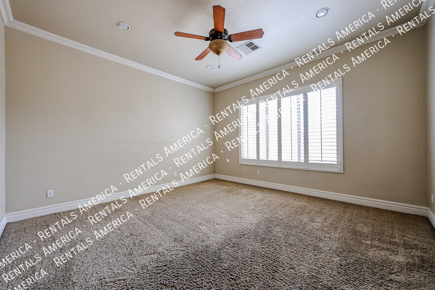 Building Photo - 2211 W Olive Way