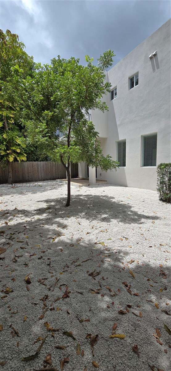 Building Photo - 3790 Oak Ave