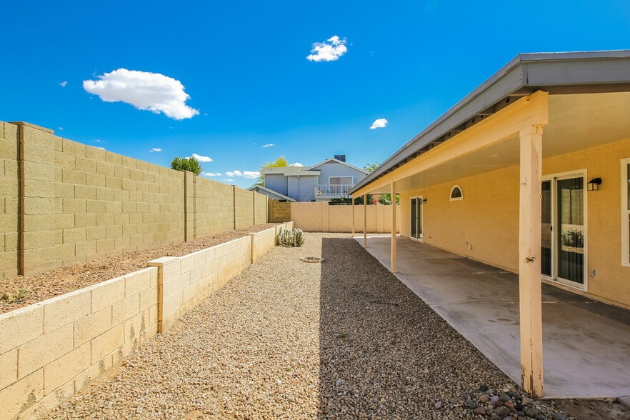 Building Photo - 23837 N 40th Dr