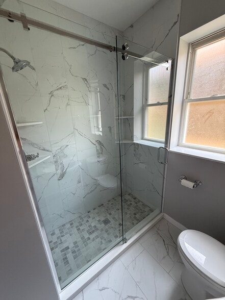 Walk in shower - 5336 W Dakin St