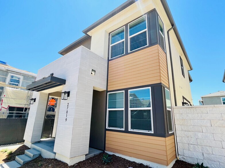 Building Photo - 27019 Evening Sky Plz