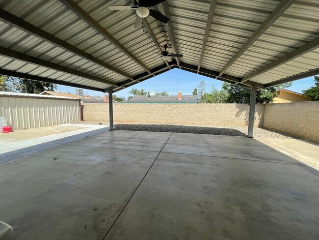 Building Photo - Spacious home in Tulare coming soon!