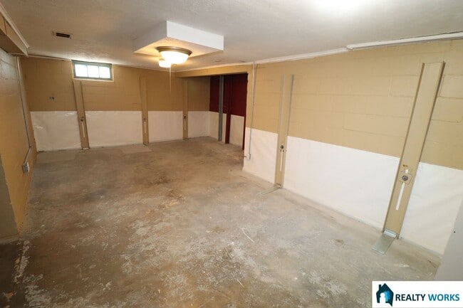 Building Photo - Adorable Two Bed One Bath Home