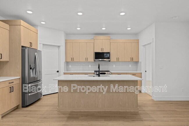 Building Photo - 4642 N Maple Grove Rd