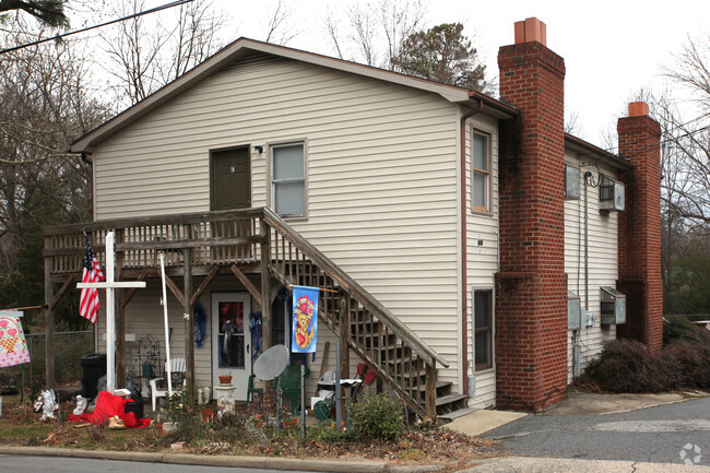 Building Photo - 508 Uwharrie St