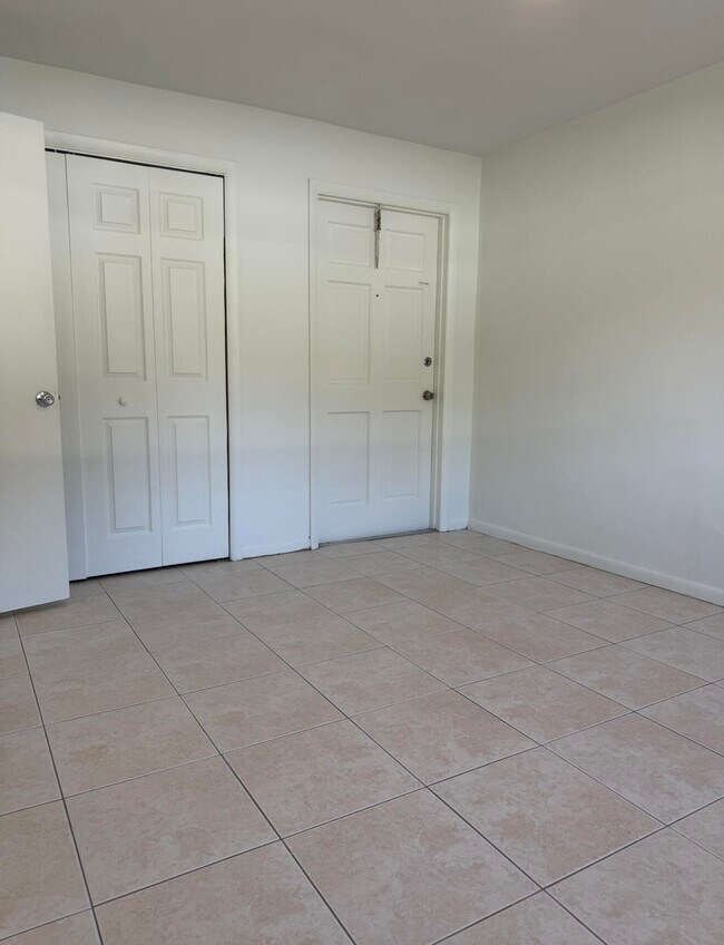 Building Photo - 5210 SW 90th Way