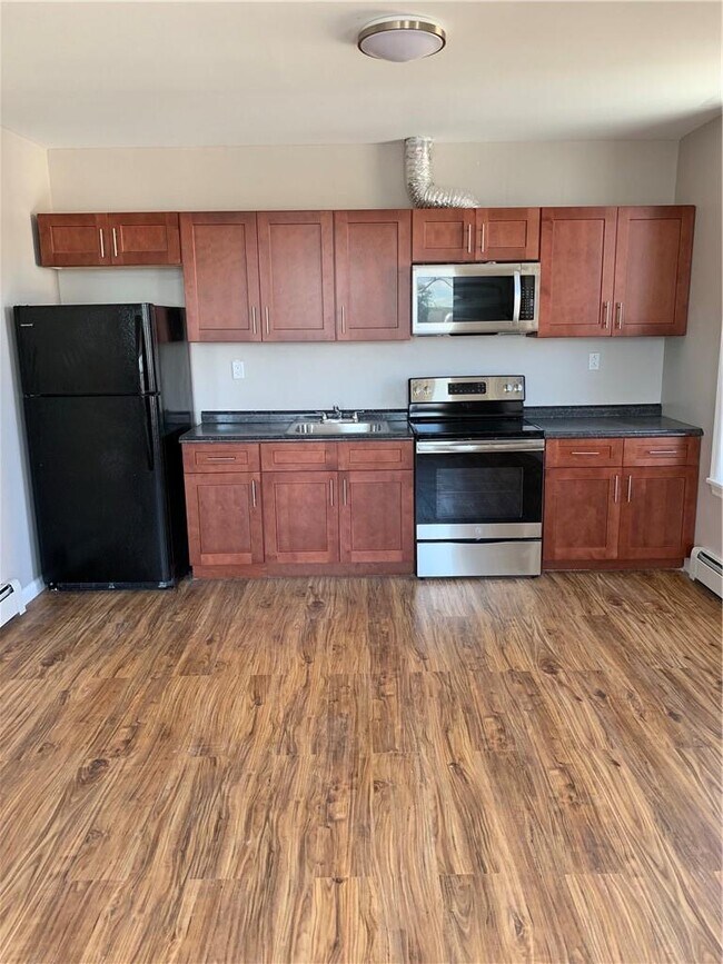 Primary Photo - 108 North St