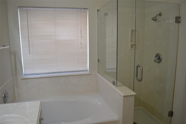 Building Photo - 1909 Highland Point Ct