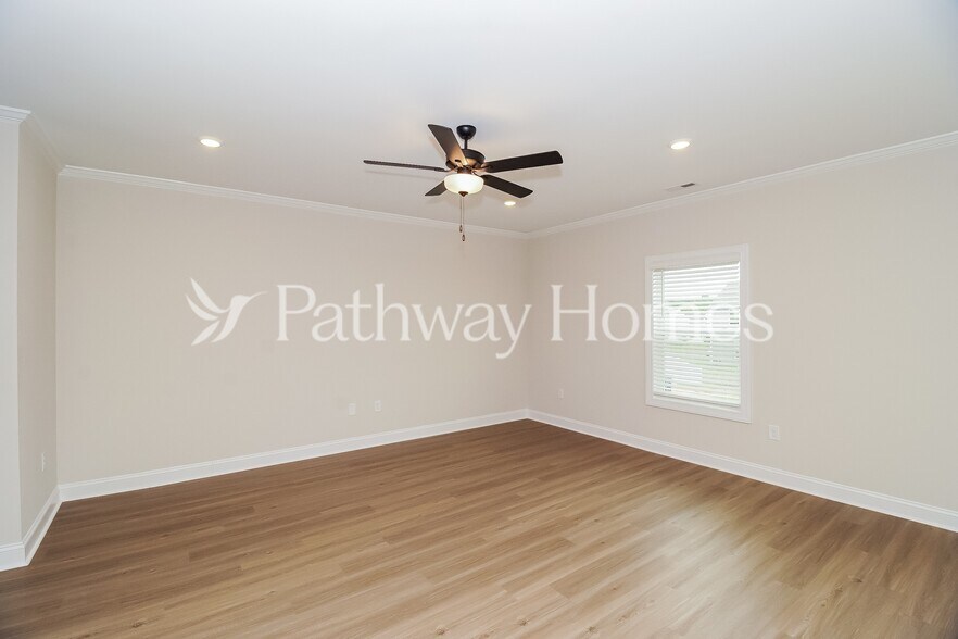 Building Photo - 116 Rills Xing Wy